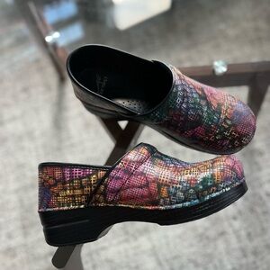 New Dansko Stained Glass Rainbow
Professional Leather Colourful Clog Sz  10.5/11